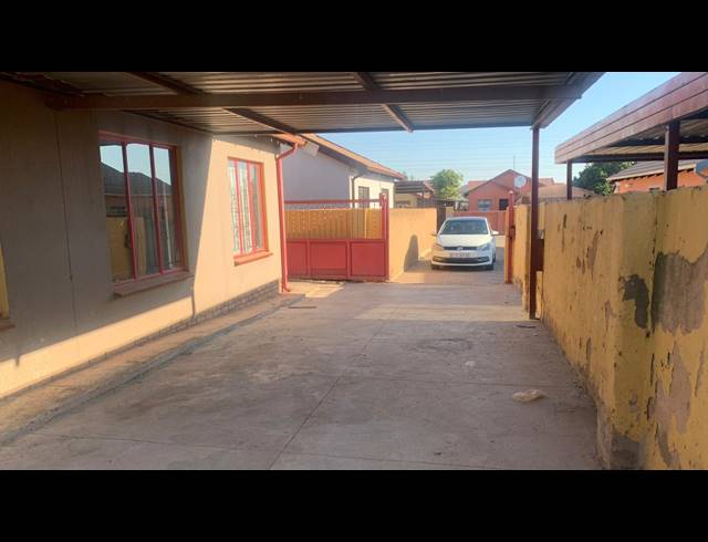 3 BEDROOM HOUSE RENTED IN SOSHANGUVE VV
